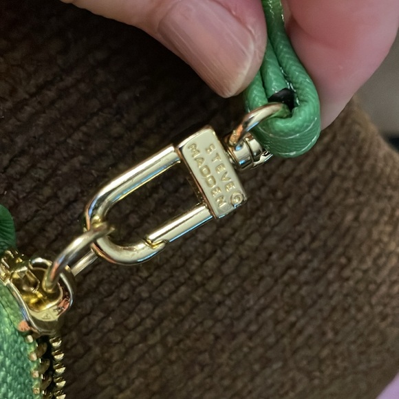 Steve Madden Large Zip Around Lime Green Wallet Great Condition 1 Tiny Peel Mark - Picture 9 of 10